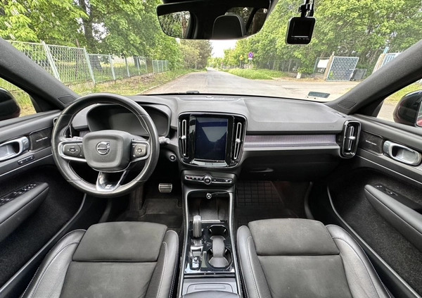 Volvo XC 40 cena 129000 przebieg: 54000, rok produkcji 2018 z Poznań małe 67